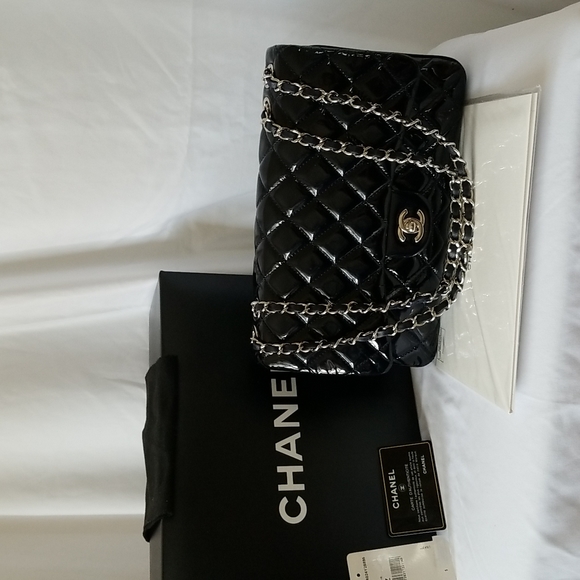 CHANEL Classic Flap Quilted Patent Bag. - Picture 12 of 16